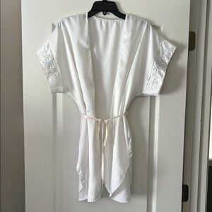 Victoria’s Secret Vintage Elegant White Satin Kimono Robe